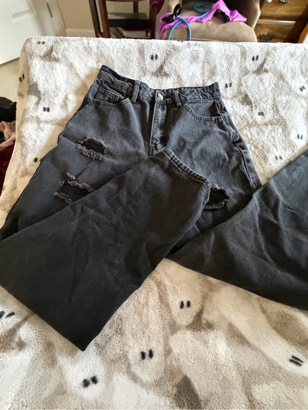 Women’s Relaxed Black Distressed Jeans